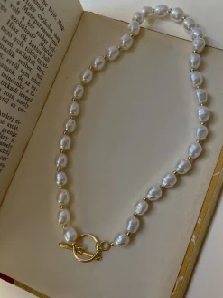 Baroque Faux Pearl Necklace