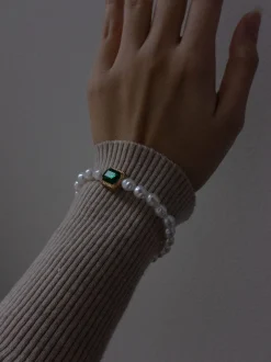 Baroque Pearl Bracelet with Emerald Gemstone