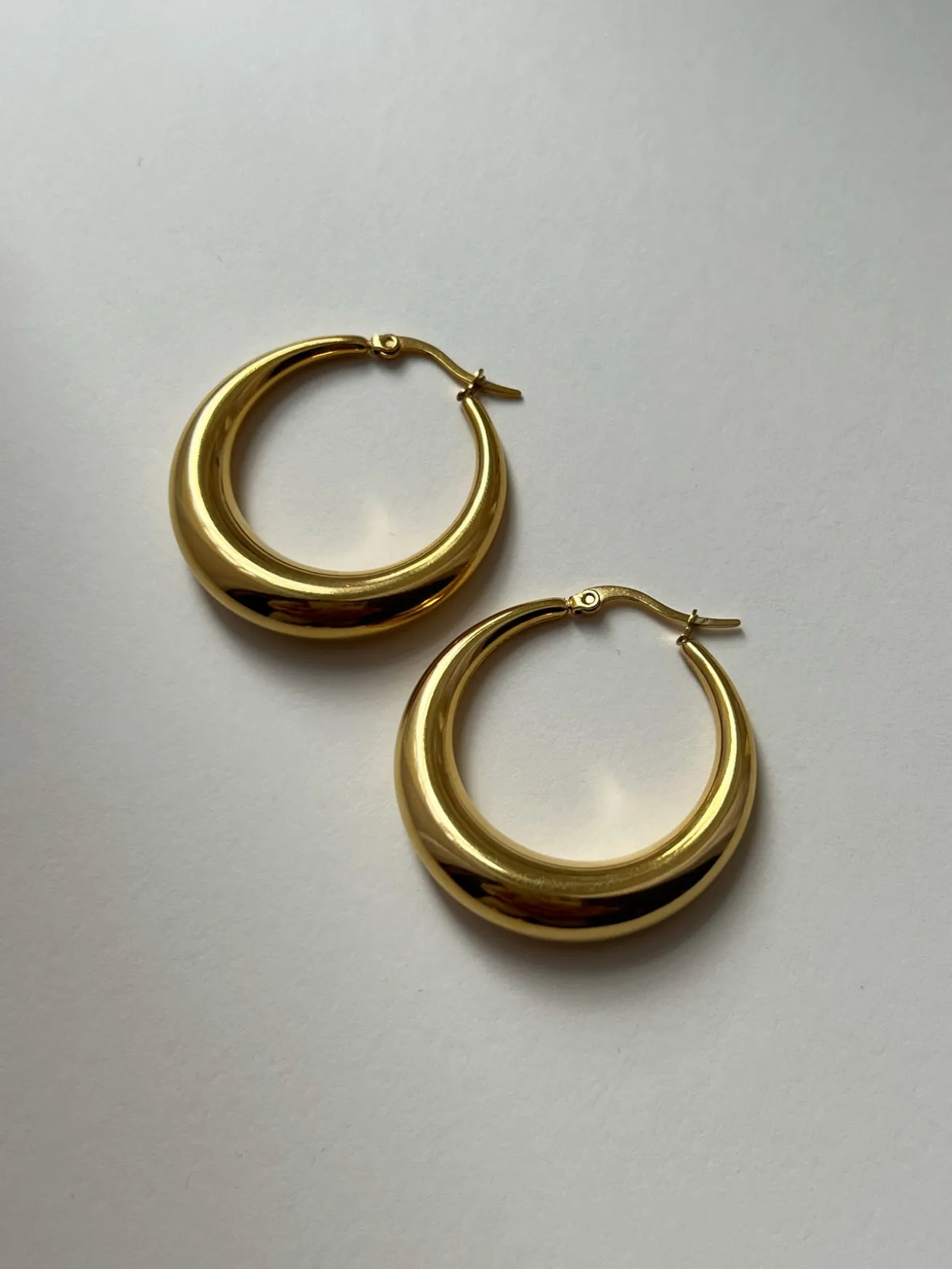 Bold Hoops - Medium