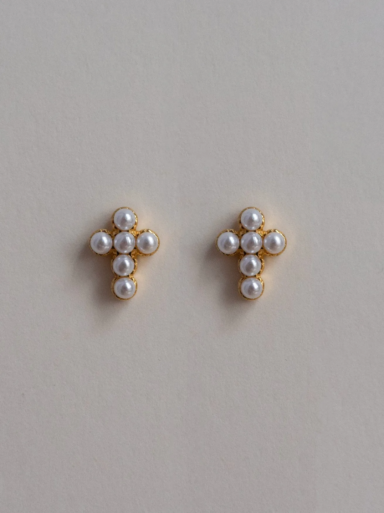Cross Earstuds - Pearl