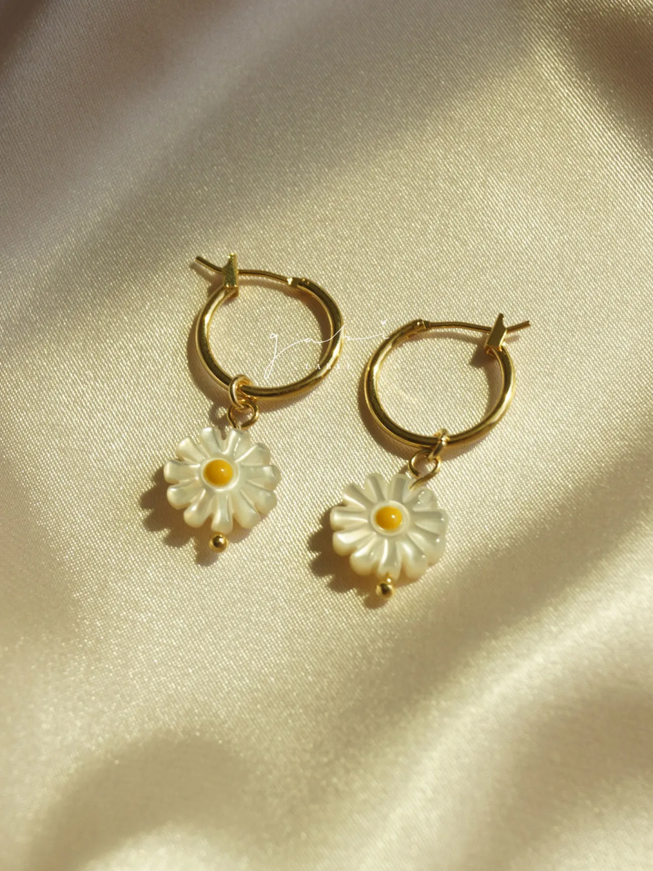Daisy Hoops - Natural Shell