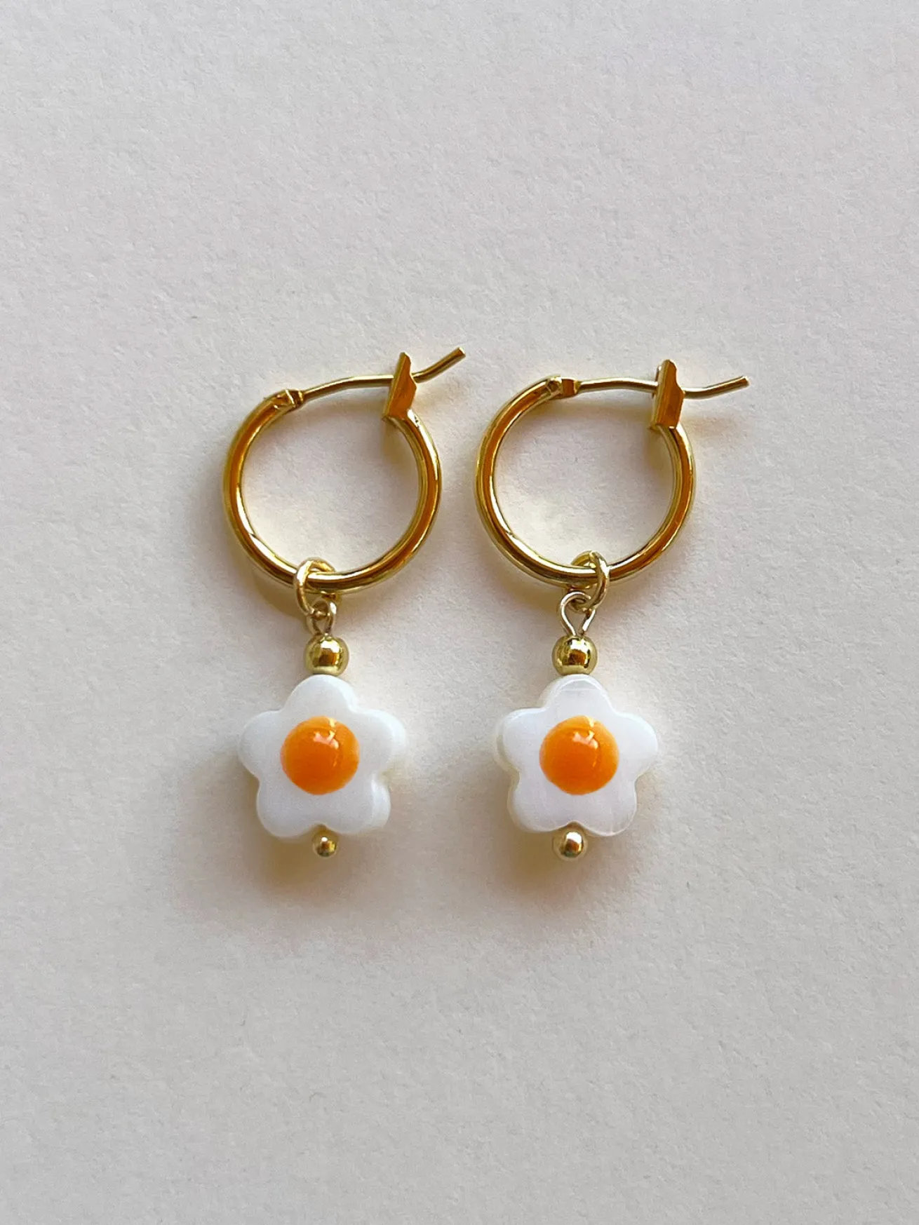 Eggy Flower Hoop Earrings