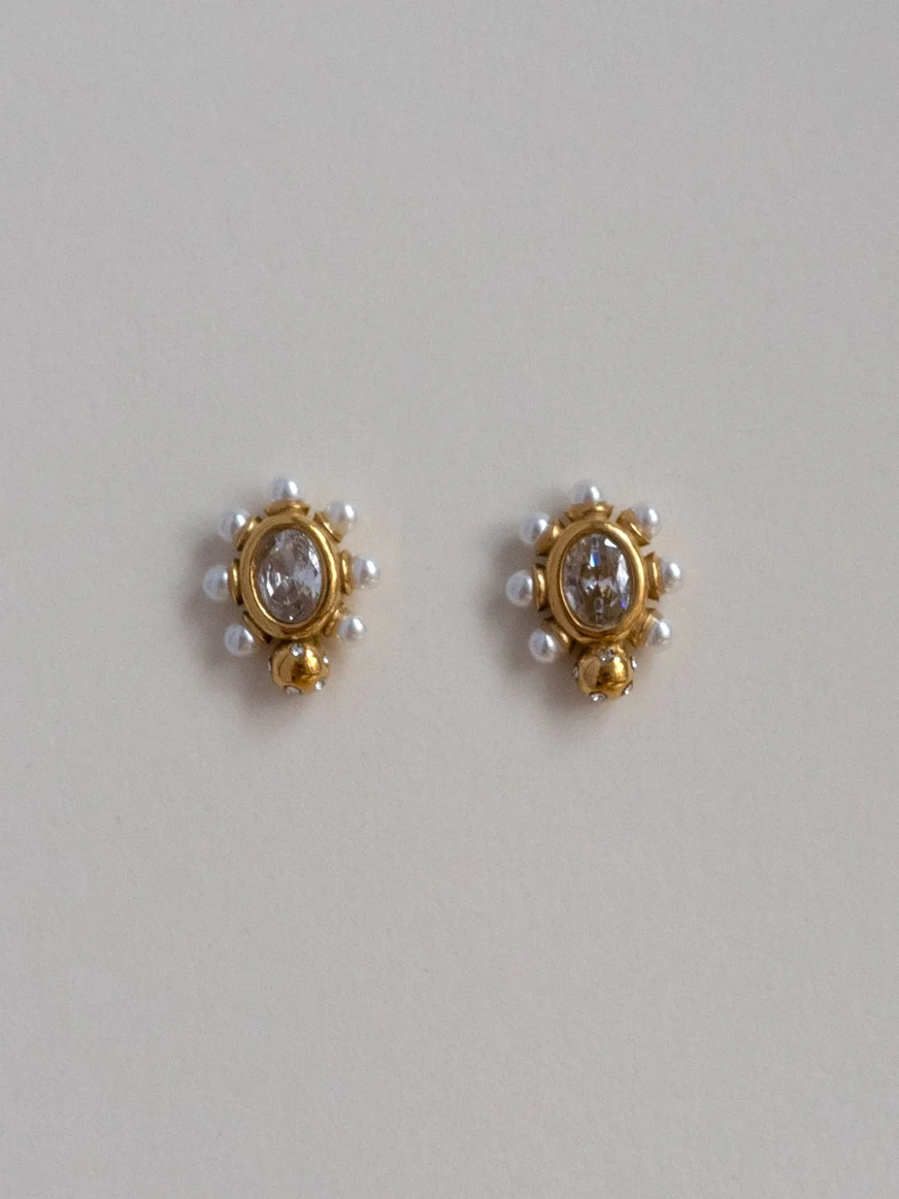 Elegant Pearl And Gemstone-Encrusted Earstuds