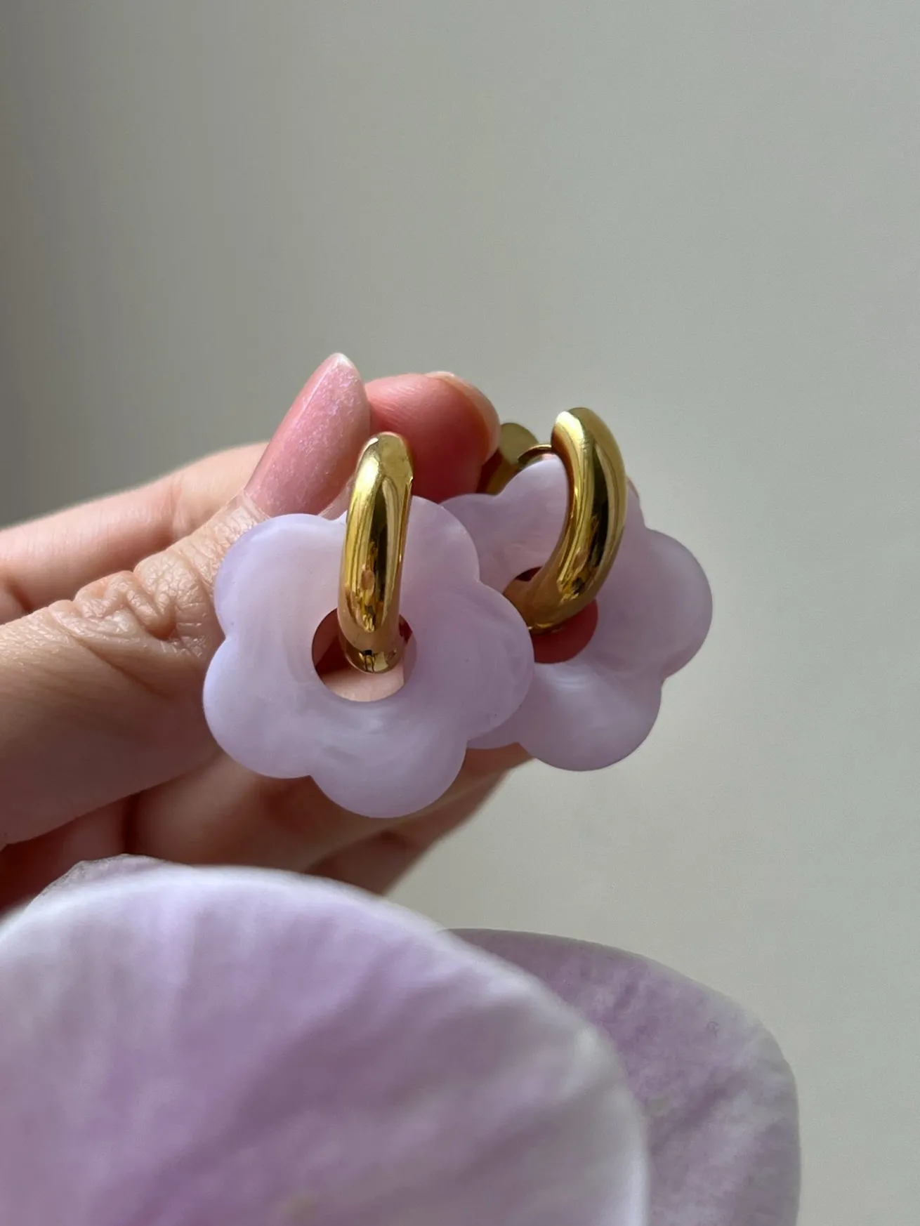 Flower Donut Hoops - Marbled Matte Lilac