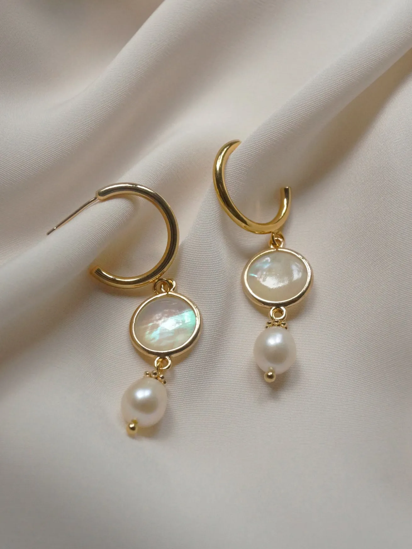 Hildur Earrings - Shell *18K Gold-plated