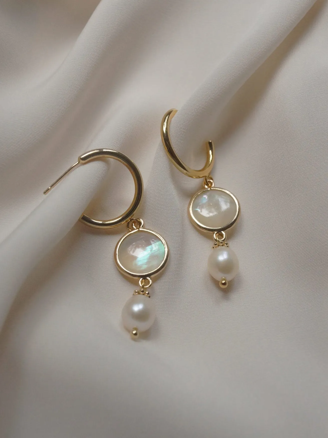 Hildur Earrings - Shell *18K Gold-plated