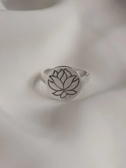 LOTUS Pendant Ring // GABI EXCLUSIVE