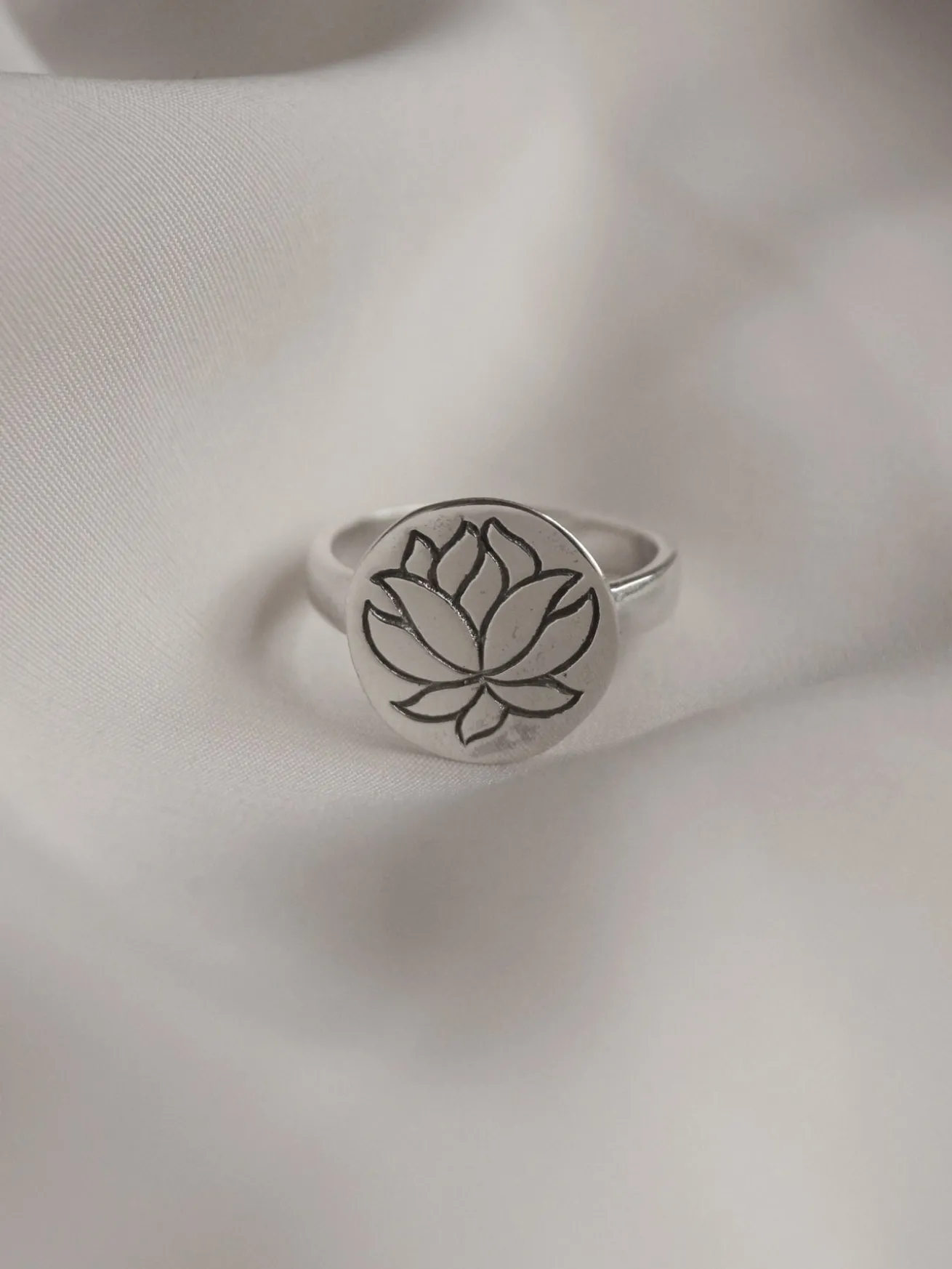LOTUS Pendant Ring // GABI EXCLUSIVE