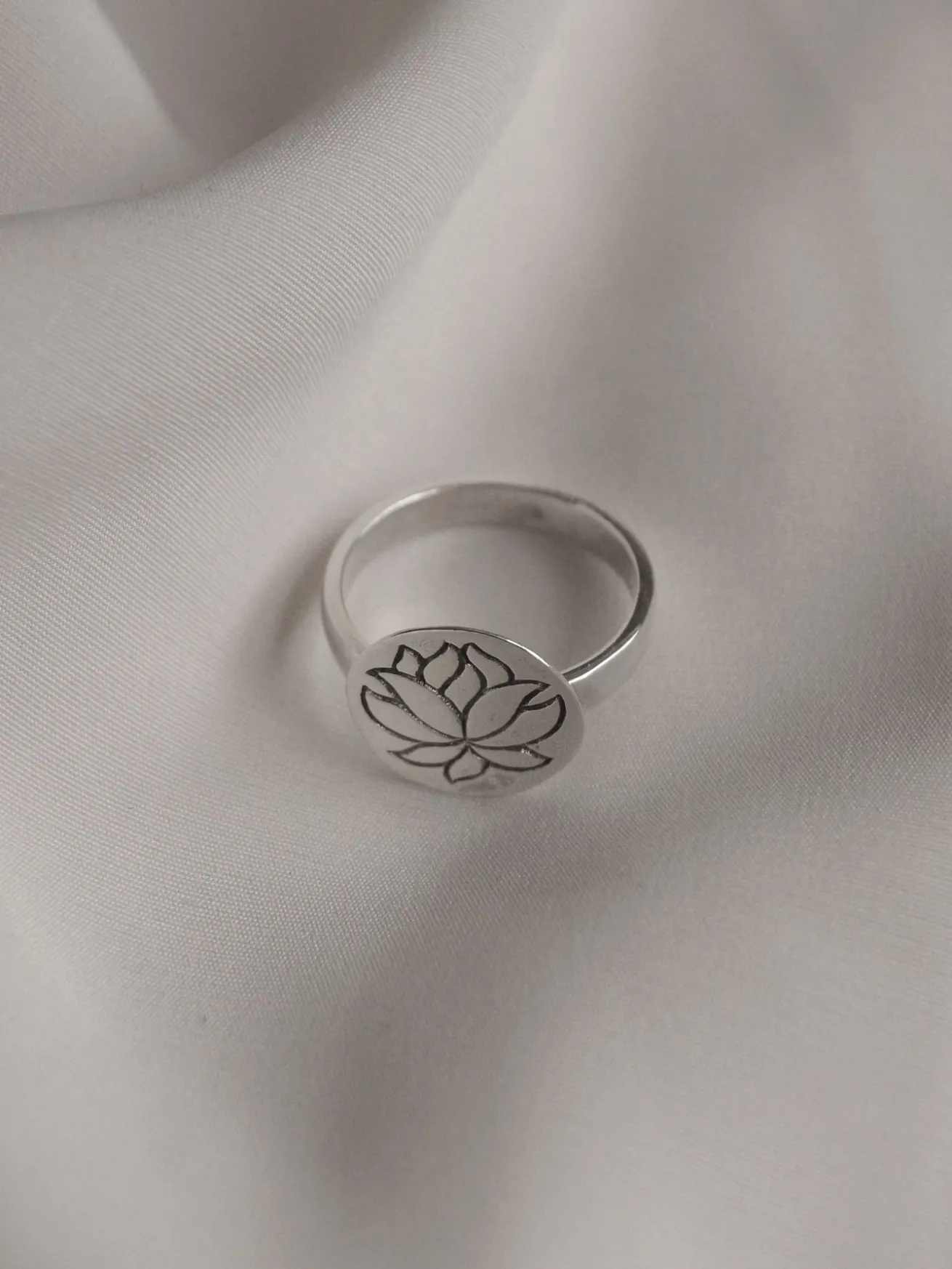 LOTUS Pendant Ring // GABI EXCLUSIVE