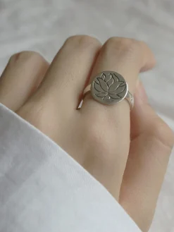 LOTUS Pendant Ring // GABI EXCLUSIVE