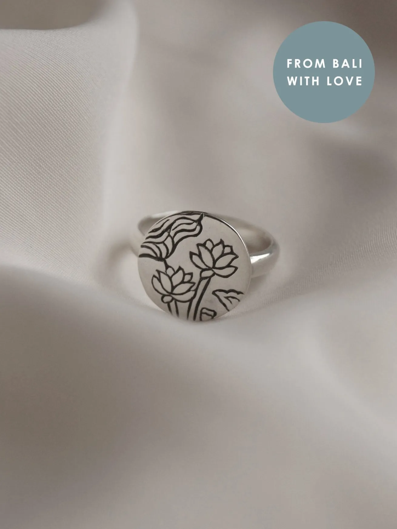 3 LOTUSES Pendant Ring // GABI EXCLUSIVE