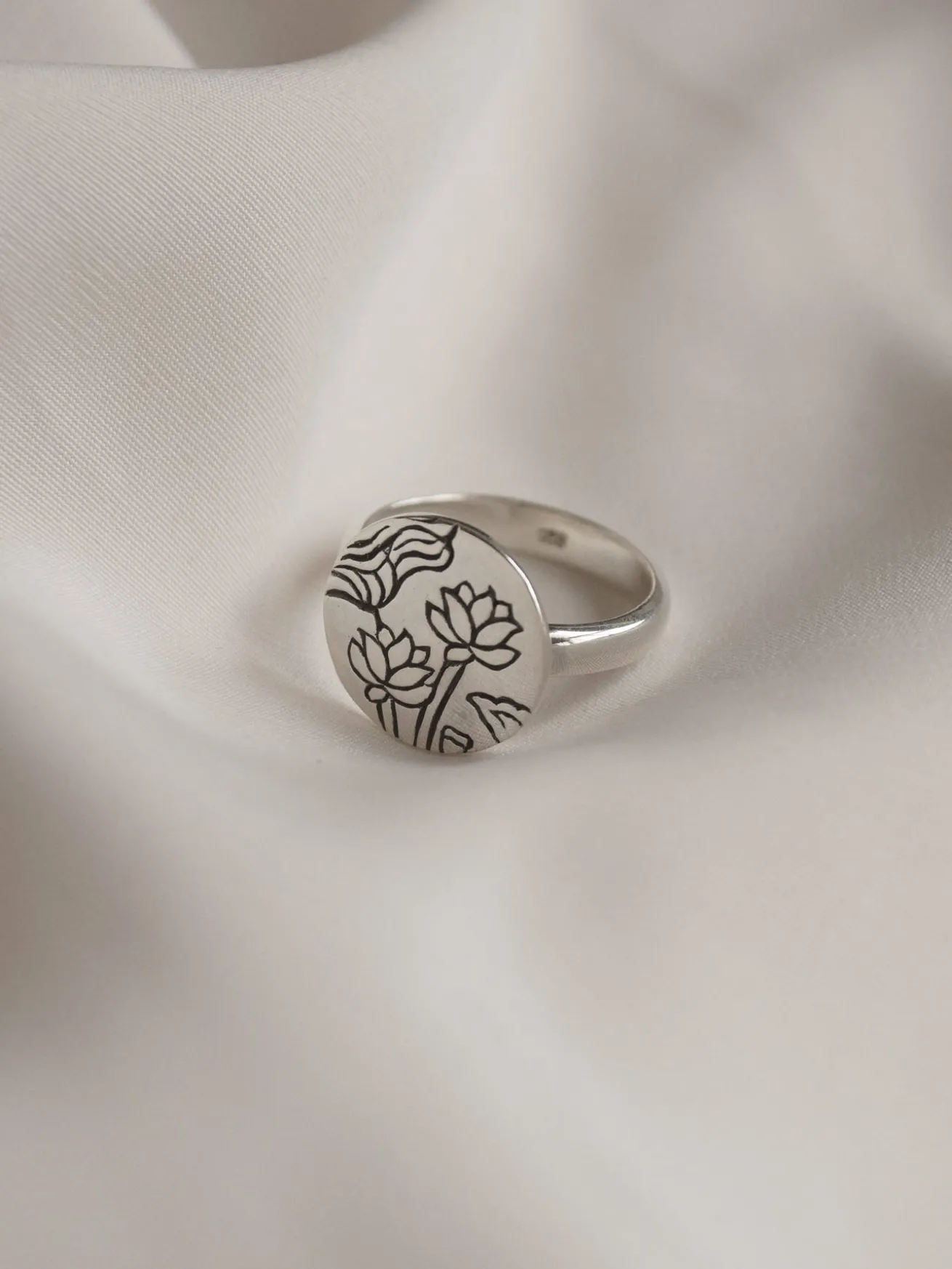 3 LOTUSES Pendant Ring // GABI EXCLUSIVE