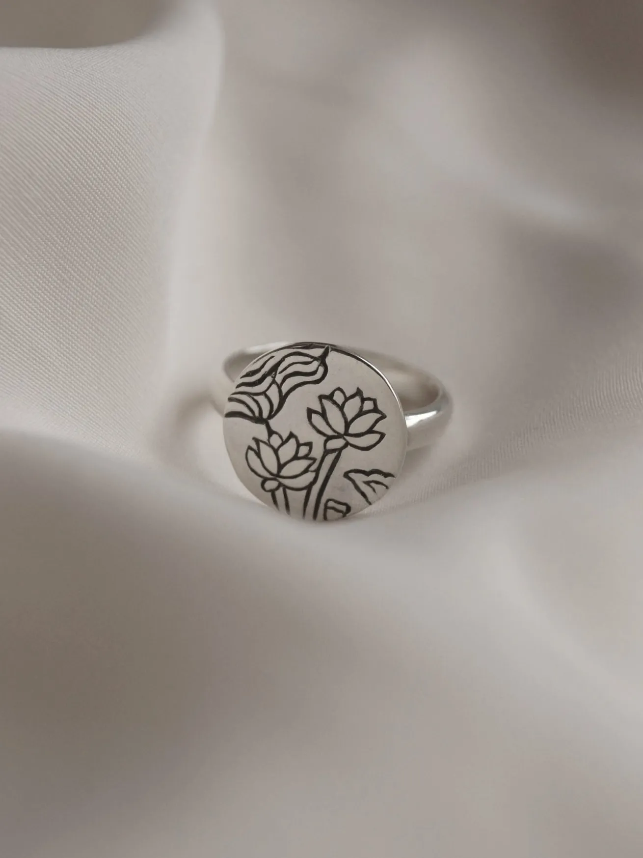 3 LOTUSES Pendant Ring // GABI EXCLUSIVE