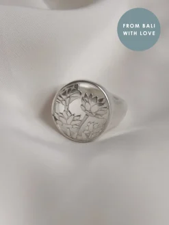 3 LOTUSES Signet Ring // GABI EXCLUSIVE