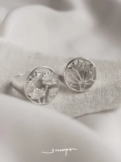 3 LOTUSES Signet Ring // GABI EXCLUSIVE