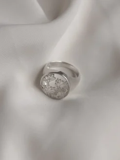 3 LOTUSES Signet Ring // GABI EXCLUSIVE