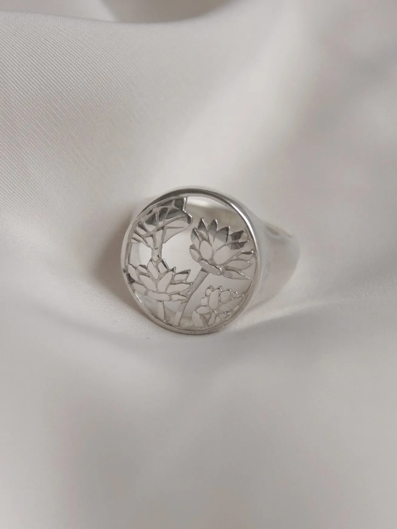 3 LOTUSES Signet Ring // GABI EXCLUSIVE