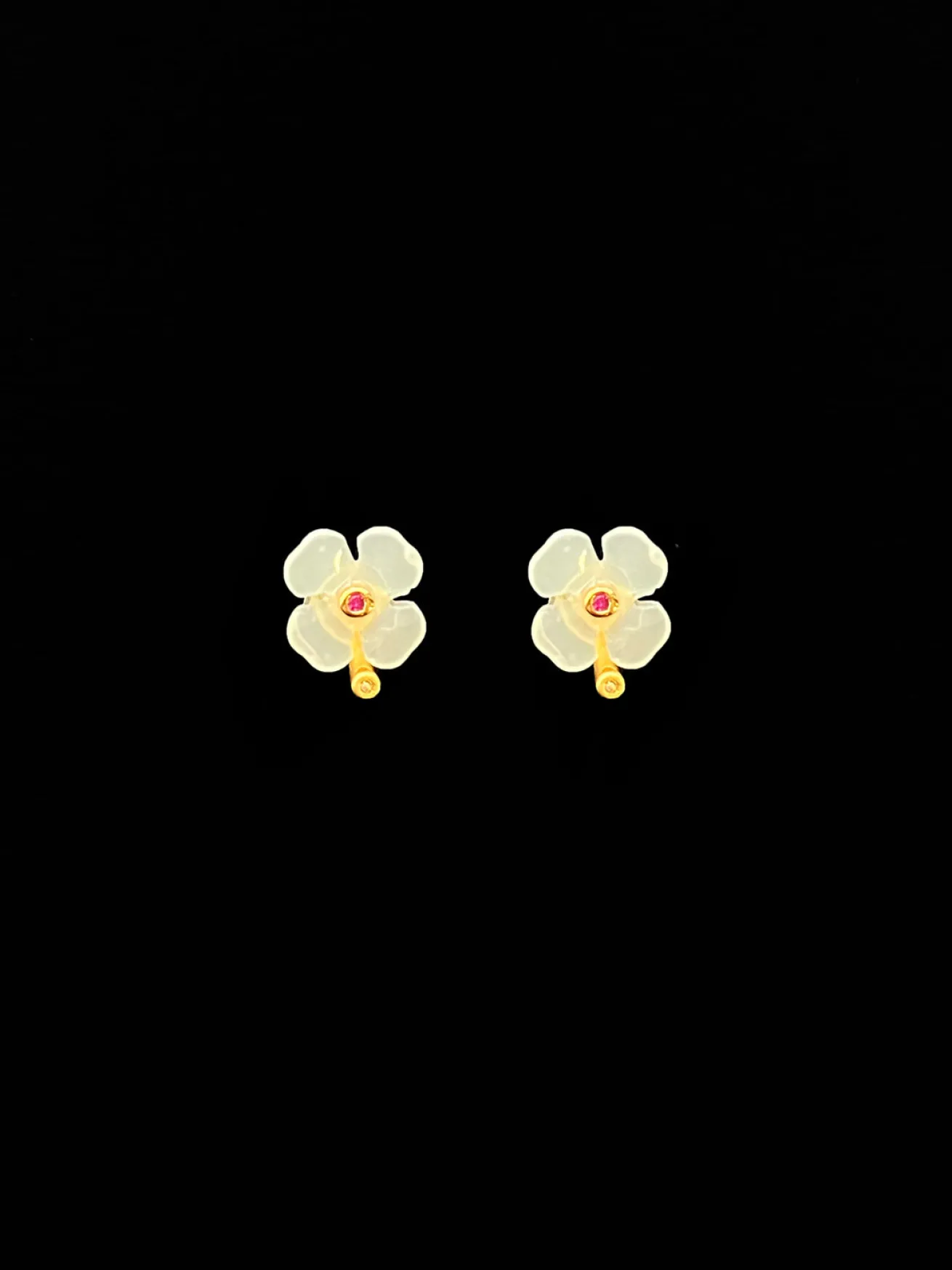 Lucky Clover Jade Earstuds - White