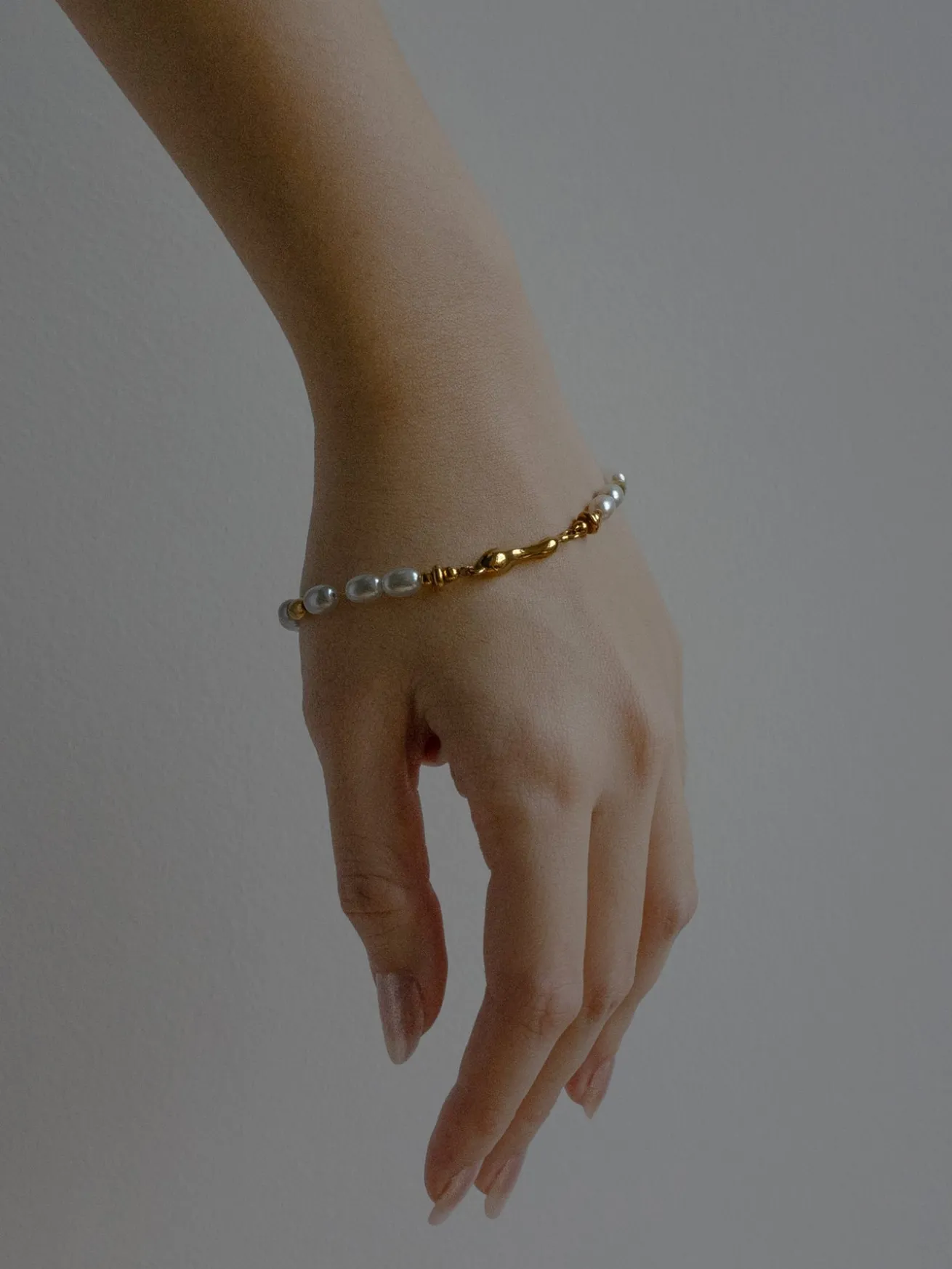 Pearl And Fluid Gold Bracelet