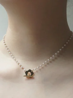 Pearl Necklace with Daisy Lock