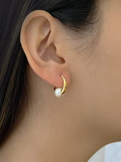 Petite Hoops with Pearl