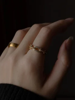 Sparkle Inlaid-Gemstones Chain Ring
